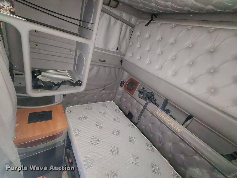 image for item DY9978 2005 Kenworth T2000  semi truck