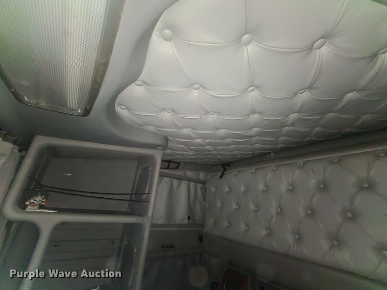 image for item DY9978 2005 Kenworth T2000  semi truck