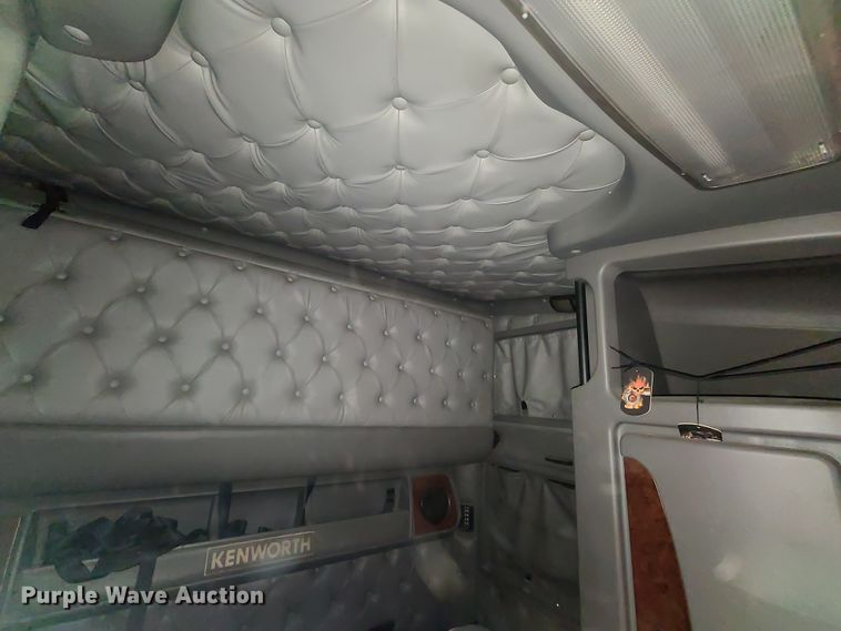 image for item DY9978 2005 Kenworth T2000  semi truck