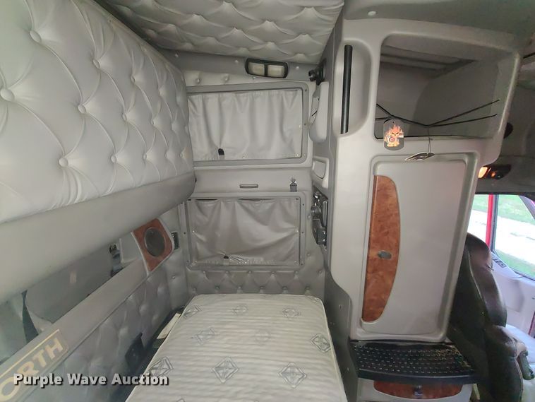 image for item DY9978 2005 Kenworth T2000  semi truck