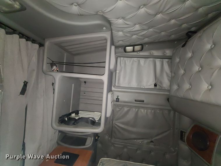 image for item DY9978 2005 Kenworth T2000  semi truck