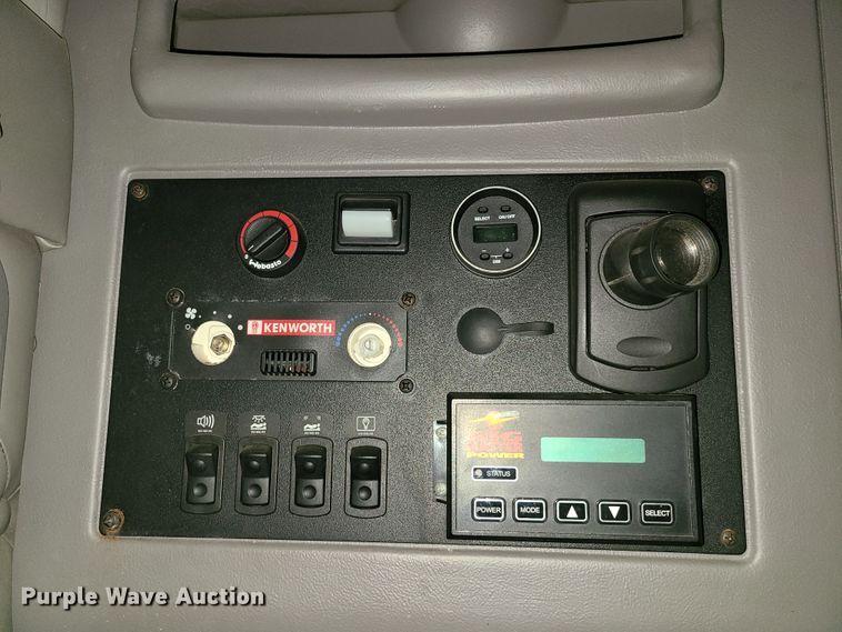 image for item DY9978 2005 Kenworth T2000  semi truck