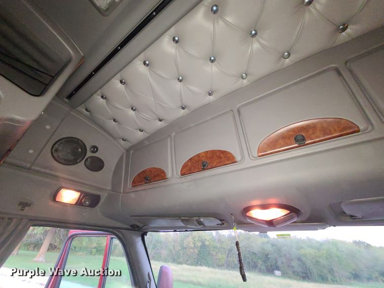 image for item DY9978 2005 Kenworth T2000  semi truck