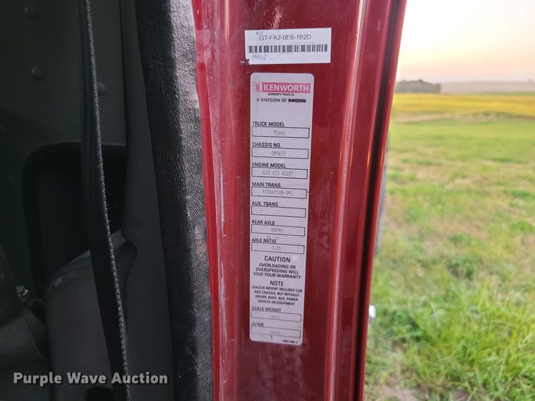 image for item DY9978 2005 Kenworth T2000  semi truck