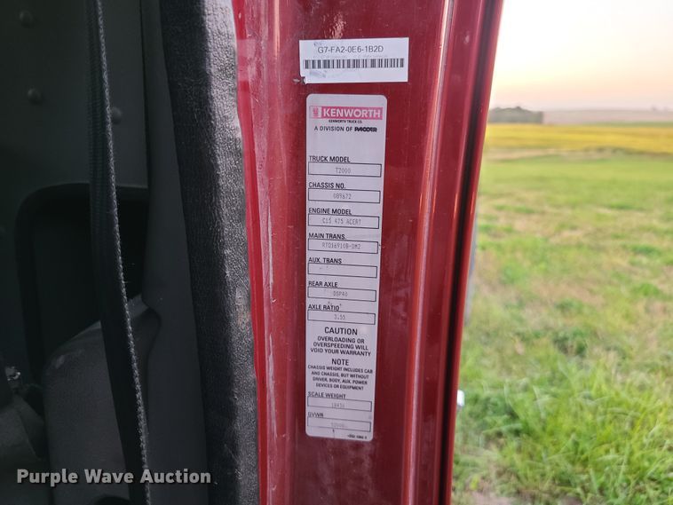 image for item DY9978 2005 Kenworth T2000  semi truck