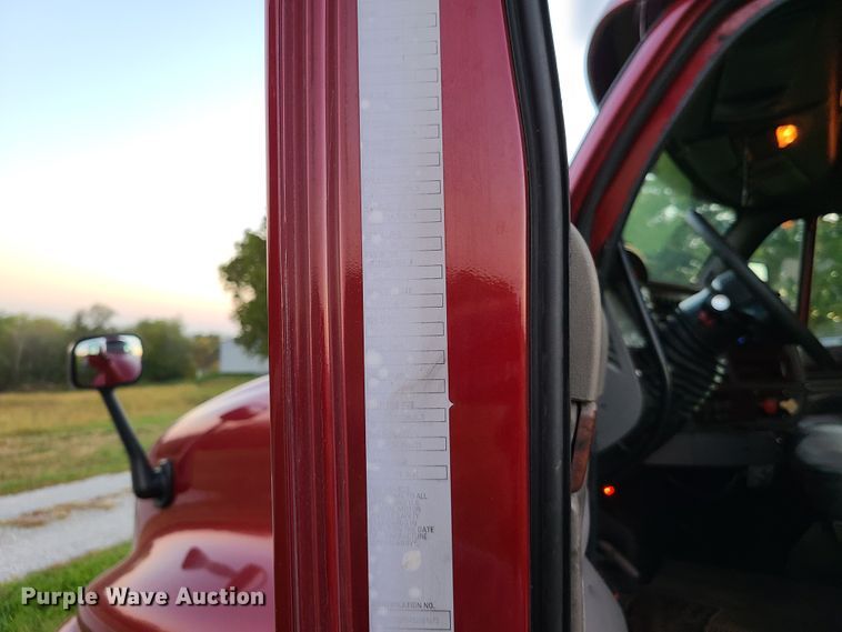 image for item DY9978 2005 Kenworth T2000  semi truck