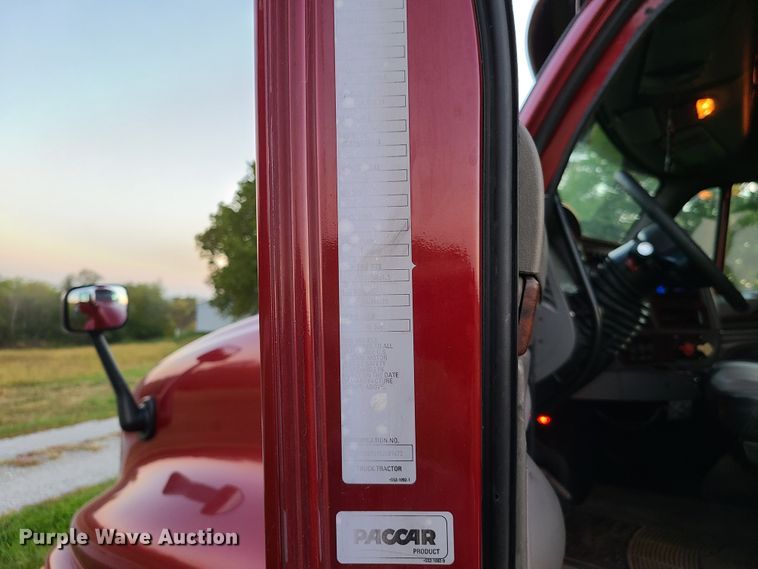 image for item DY9978 2005 Kenworth T2000  semi truck