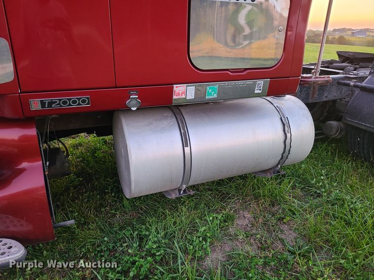 image for item DY9978 2005 Kenworth T2000  semi truck