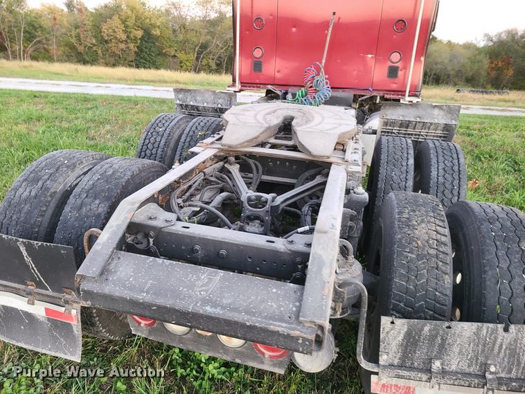 image for item DY9978 2005 Kenworth T2000  semi truck