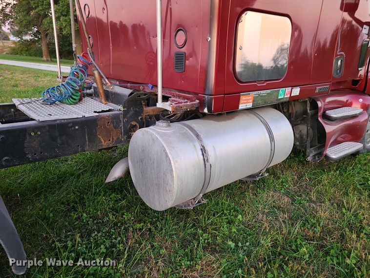 image for item DY9978 2005 Kenworth T2000  semi truck