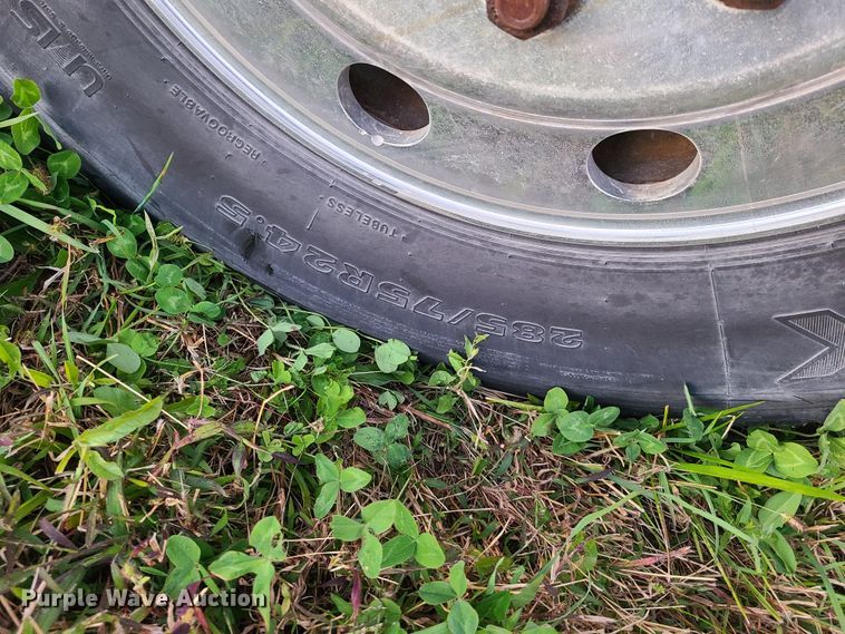 image for item DY9978 2005 Kenworth T2000  semi truck