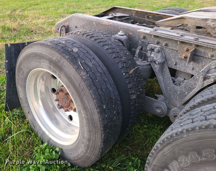 image for item DY9978 2005 Kenworth T2000  semi truck