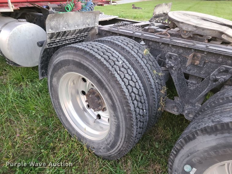 image for item DY9978 2005 Kenworth T2000  semi truck