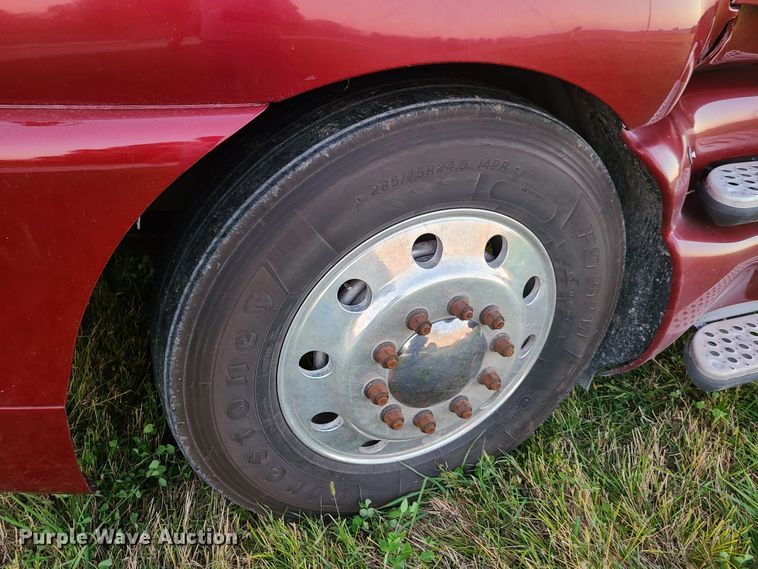 image for item DY9978 2005 Kenworth T2000  semi truck