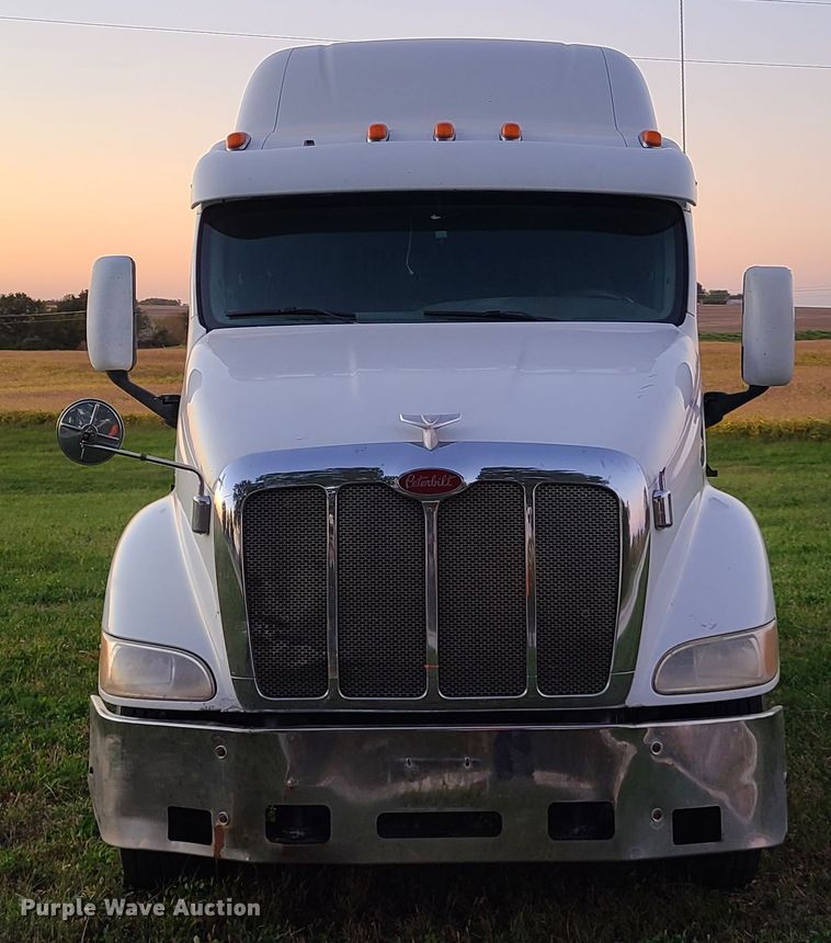 image for item GB9003 2007 Peterbilt 387  semi truck