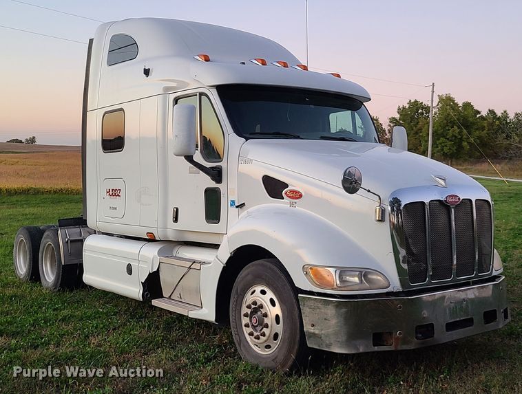 image for item GB9003 2007 Peterbilt 387  semi truck