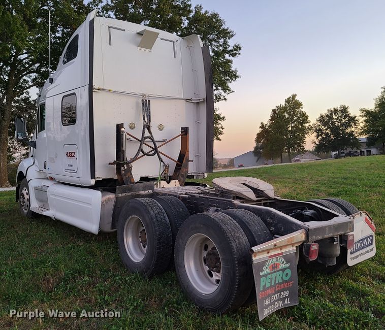 image for item GB9003 2007 Peterbilt 387  semi truck