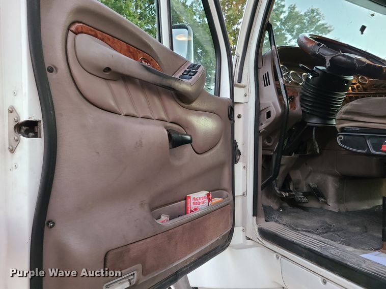 image for item GB9003 2007 Peterbilt 387  semi truck