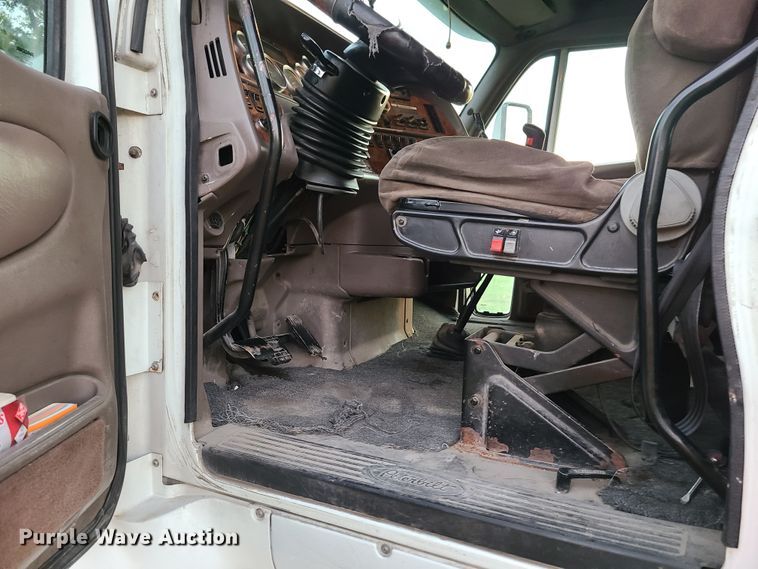 image for item GB9003 2007 Peterbilt 387  semi truck