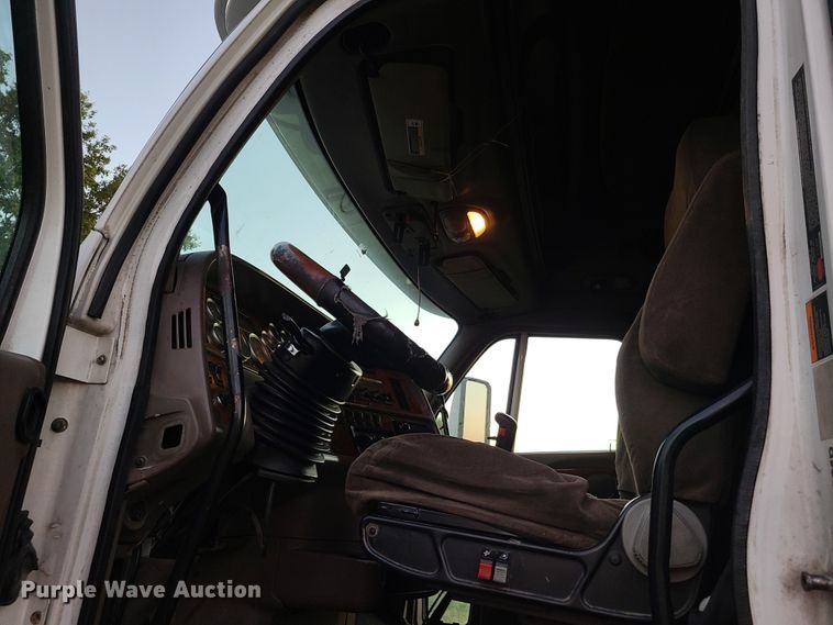 image for item GB9003 2007 Peterbilt 387  semi truck