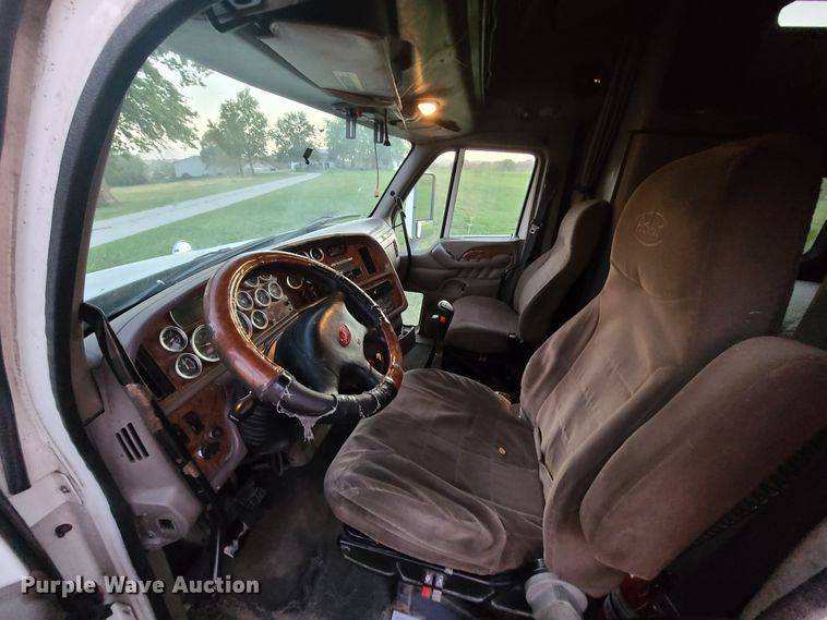 image for item GB9003 2007 Peterbilt 387  semi truck