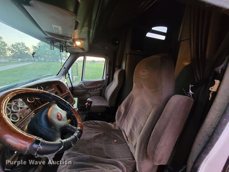 image for item GB9003 2007 Peterbilt 387  semi truck