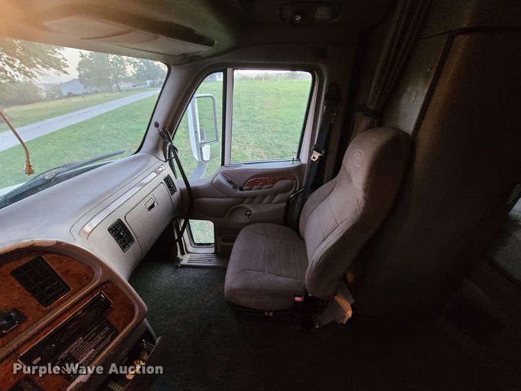 image for item GB9003 2007 Peterbilt 387  semi truck