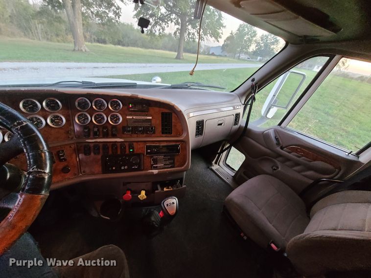 image for item GB9003 2007 Peterbilt 387  semi truck