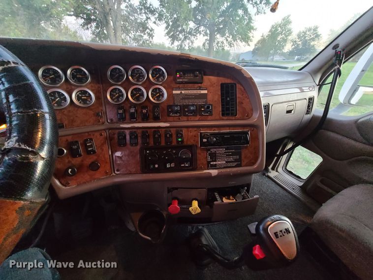 image for item GB9003 2007 Peterbilt 387  semi truck