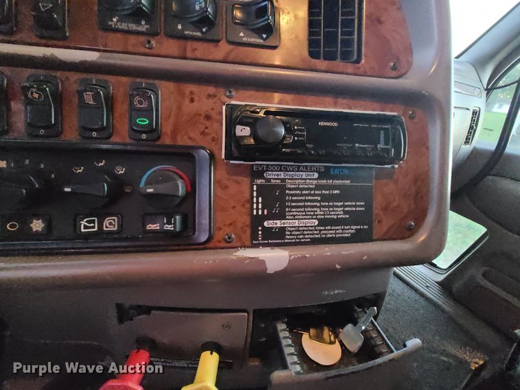 image for item GB9003 2007 Peterbilt 387  semi truck