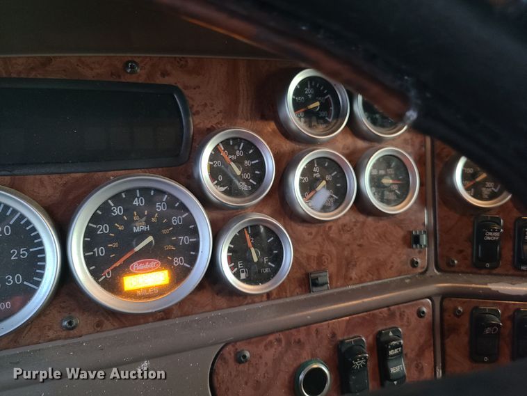 image for item GB9003 2007 Peterbilt 387  semi truck