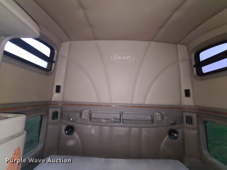 image for item GB9003 2007 Peterbilt 387  semi truck