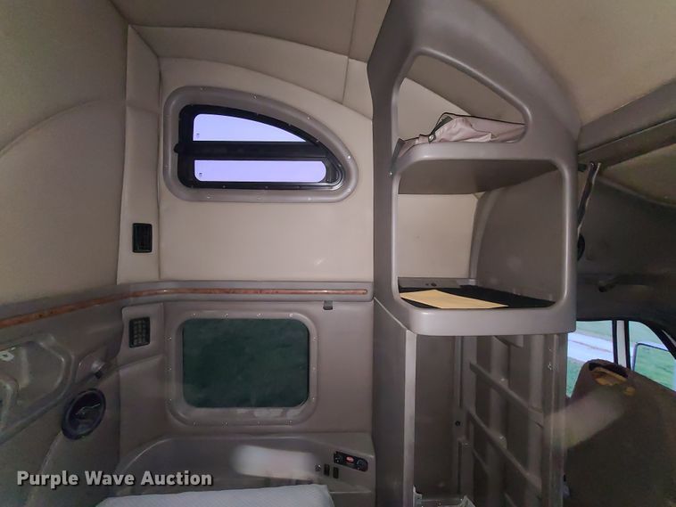 image for item GB9003 2007 Peterbilt 387  semi truck