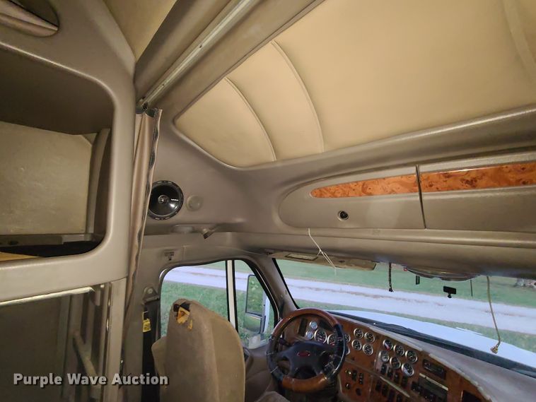 image for item GB9003 2007 Peterbilt 387  semi truck