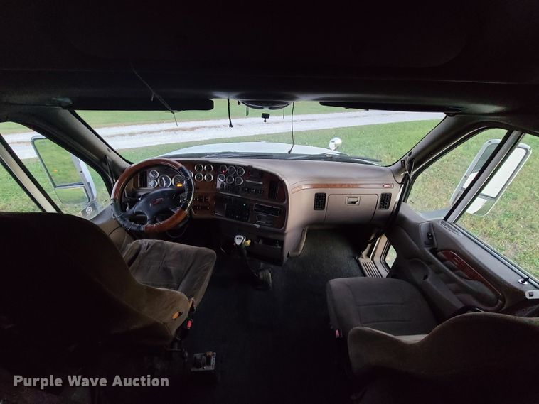 image for item GB9003 2007 Peterbilt 387  semi truck