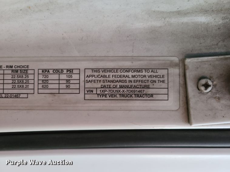 image for item GB9003 2007 Peterbilt 387  semi truck