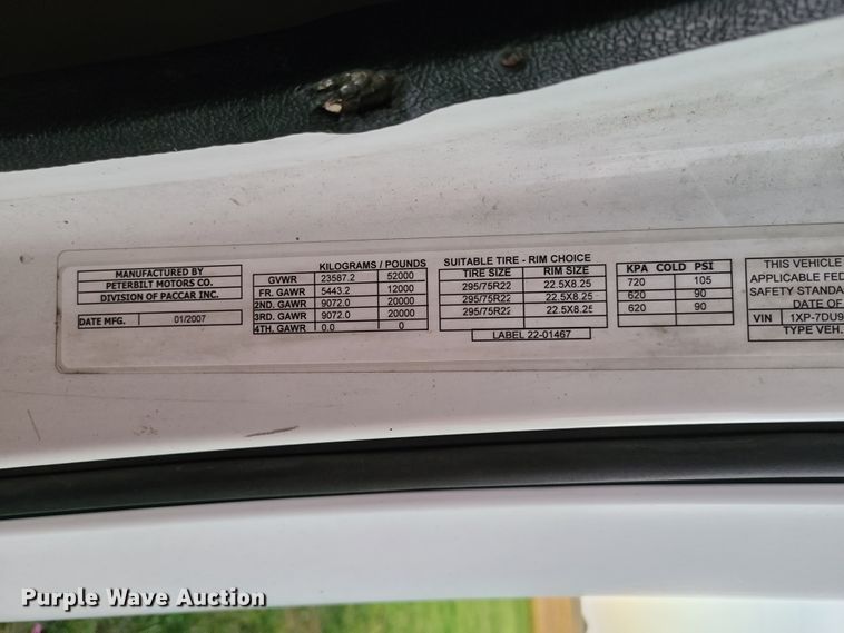 image for item GB9003 2007 Peterbilt 387  semi truck