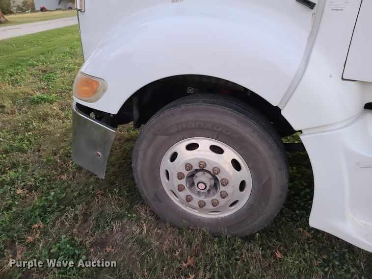 image for item GB9003 2007 Peterbilt 387  semi truck