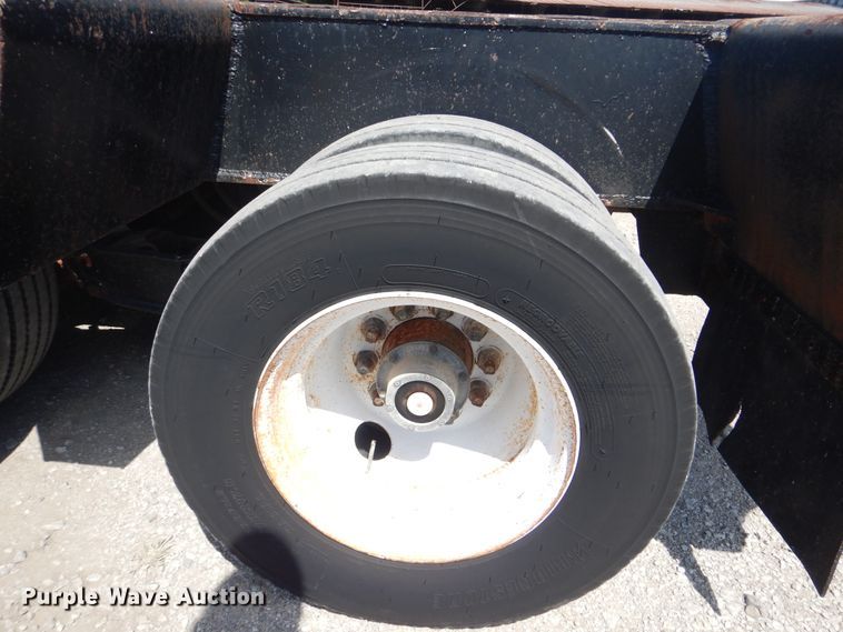 image for item GM9091 1981 Load Star oilfield trailer