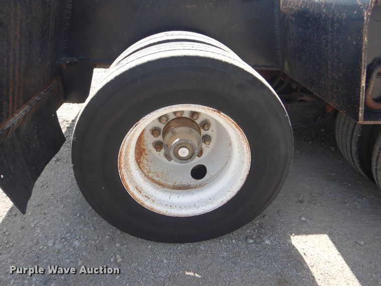 image for item GM9091 1981 Load Star oilfield trailer