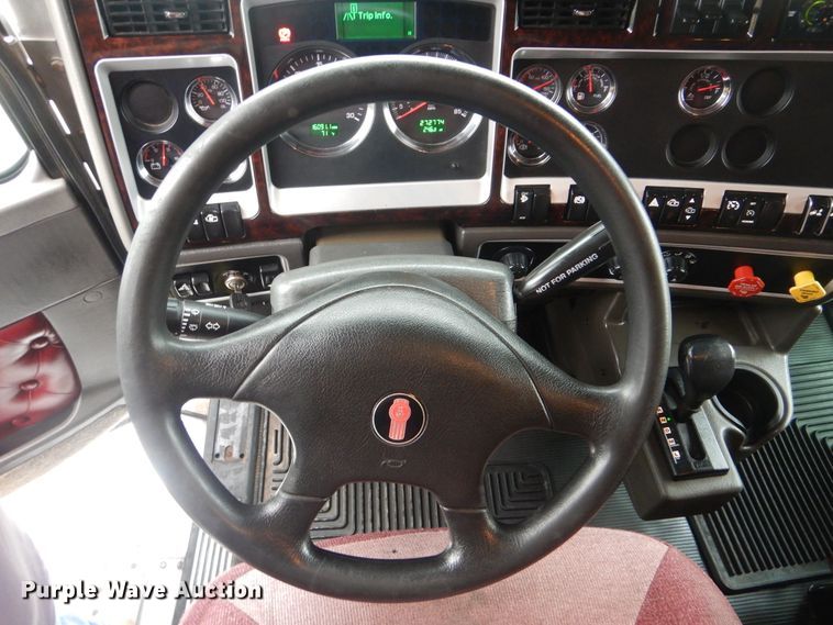 image for item GM9206 2012 Kenworth T660  semi truck