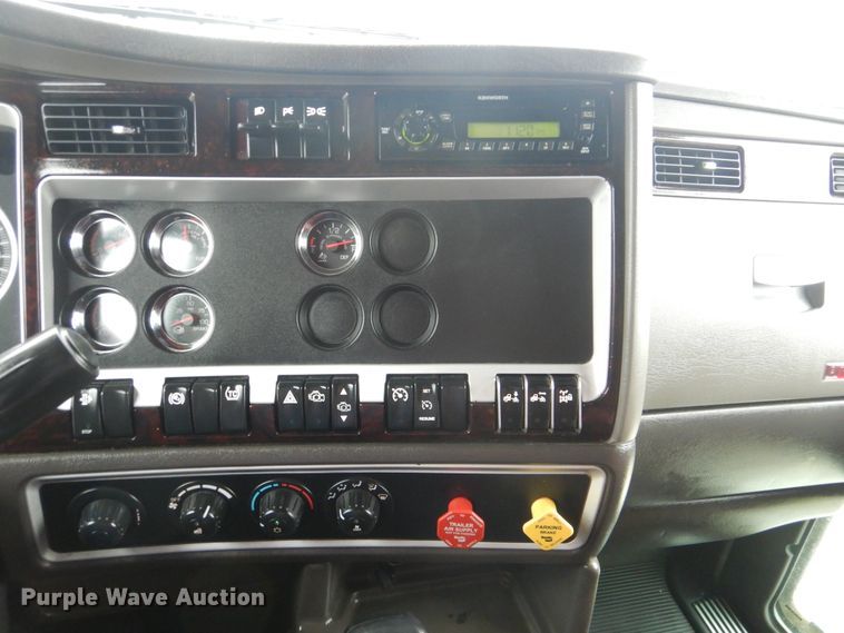 image for item GM9206 2012 Kenworth T660  semi truck