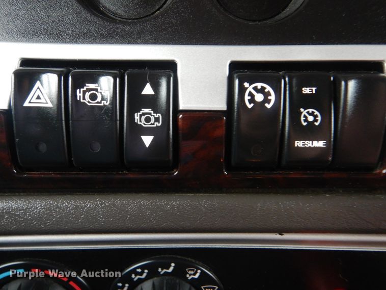 image for item GM9206 2012 Kenworth T660  semi truck