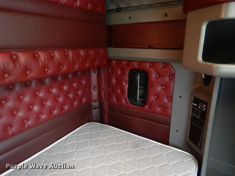 image for item GM9206 2012 Kenworth T660  semi truck