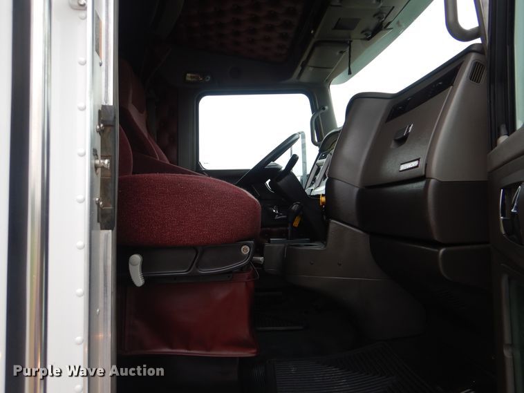 image for item GM9206 2012 Kenworth T660  semi truck