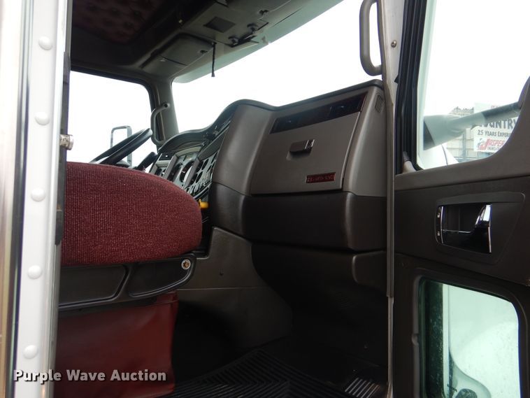 image for item GM9206 2012 Kenworth T660  semi truck