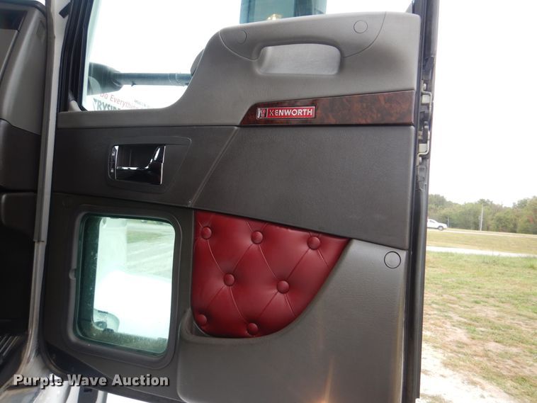 image for item GM9206 2012 Kenworth T660  semi truck