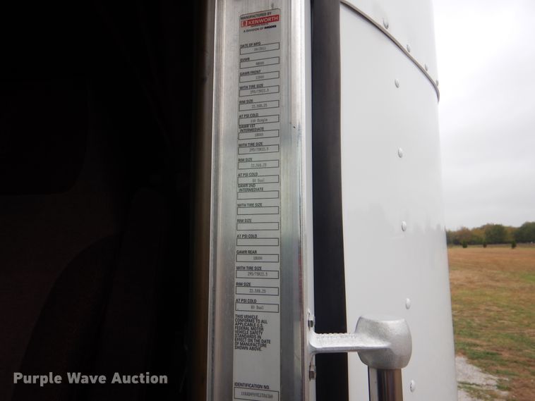 image for item GM9206 2012 Kenworth T660  semi truck