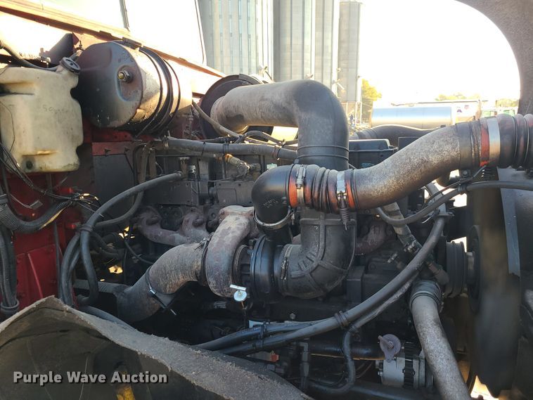 image for item GO9433 1993 International 9400  semi truck