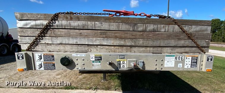 image for item HE9814 2003 Wilson C-900 Road Brute flatbed trailer